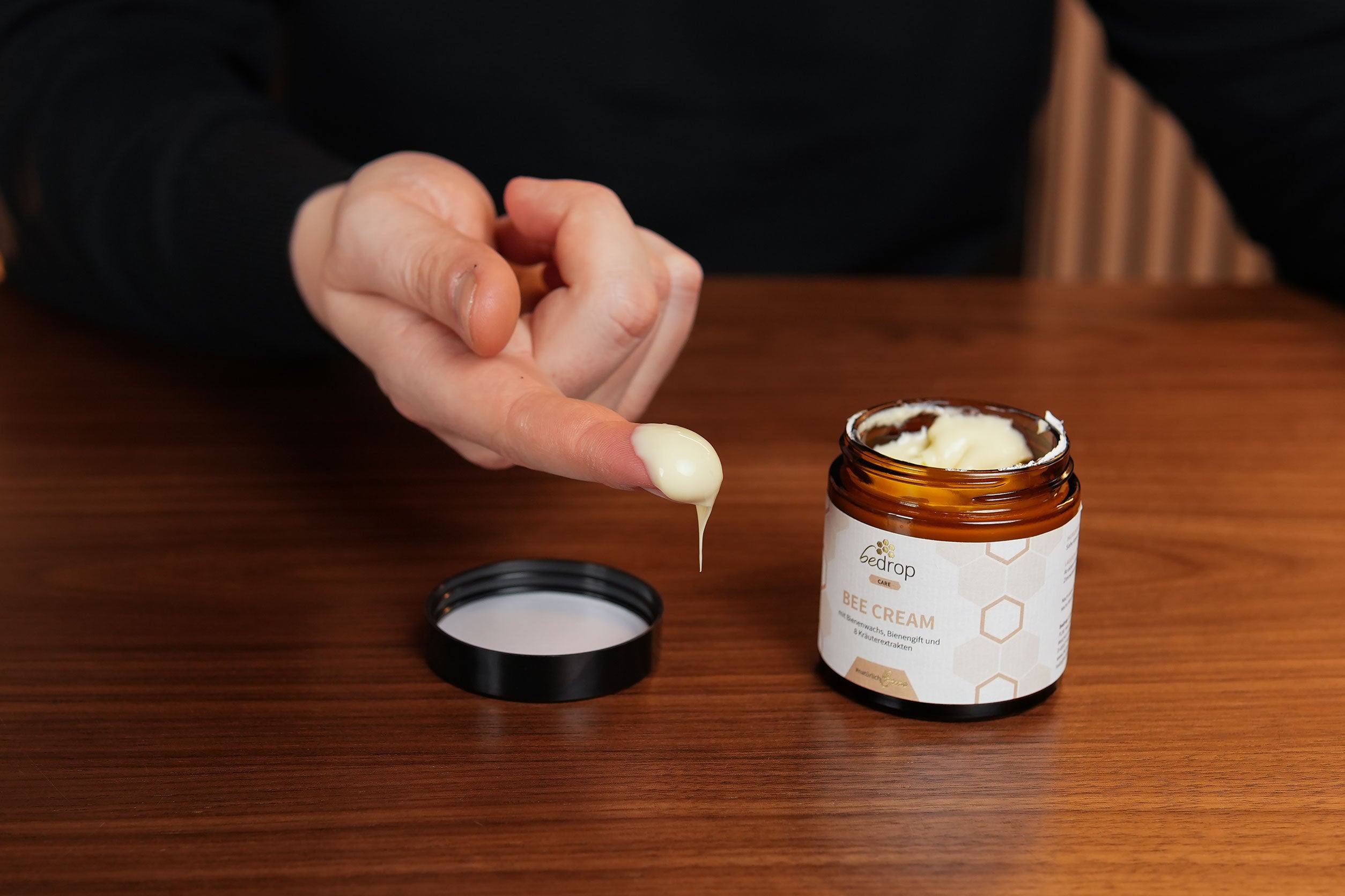 Bienengiftsalbe Testsieger Detail Shot